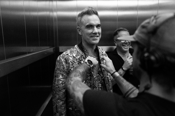 3 Arena Night 2 only available on RobbieWilliams.com