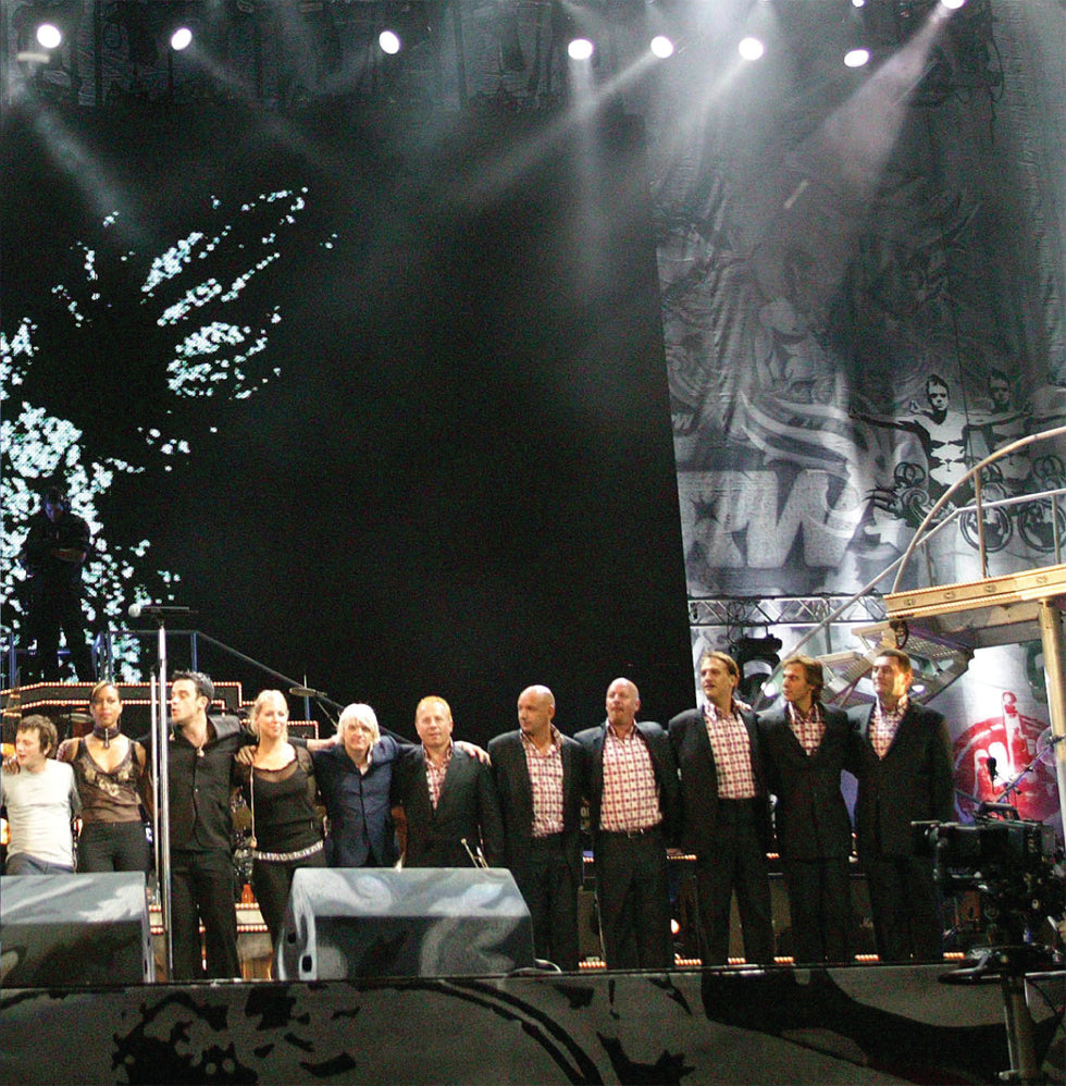 Live at Knebworth image 13