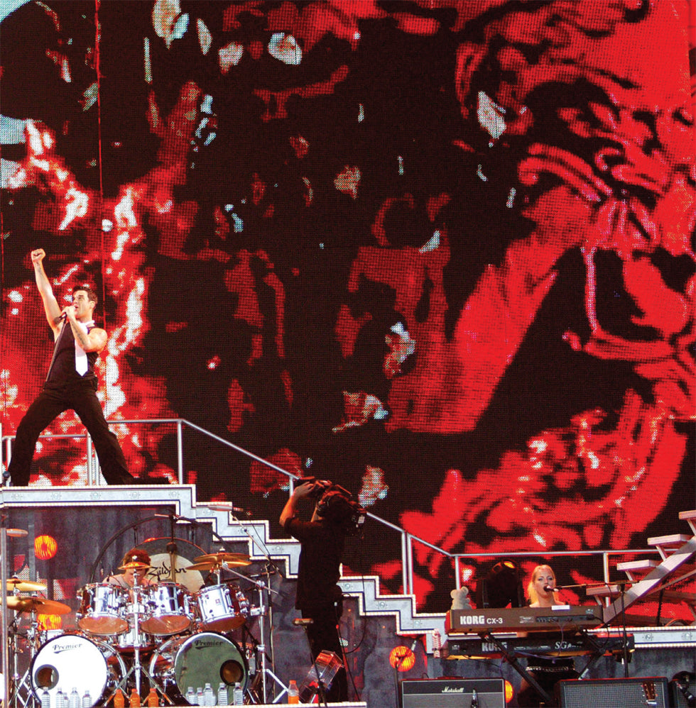Live at Knebworth image 4