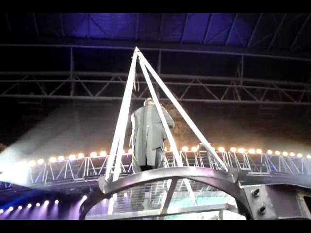 Progress Live 2011: Robbie Performs Feel At Cardiff (14 June)