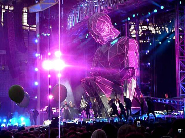 Progress Live 2011: Take That Perform Pretty Things At Manchester (3 June) only available on RobbieWilliams.com