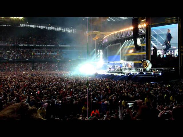 Progress Live 2011: Robbie Performs Let Me Entertain You At Manchester (12 June) only available on RobbieWilliams.com
