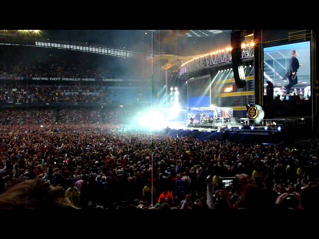 Progress Live 2011: Robbie Performs Let Me Entertain You At Manchester (12 June)