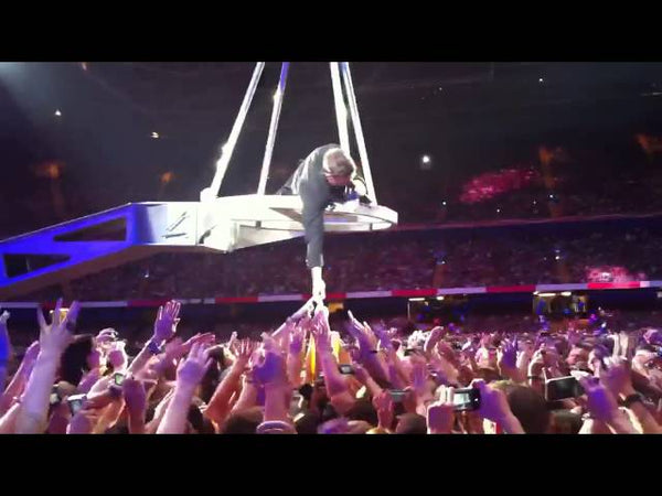 Progress Live 2011: Robbie Performs Feel At Cardiff (14 June) only available on RobbieWilliams.com