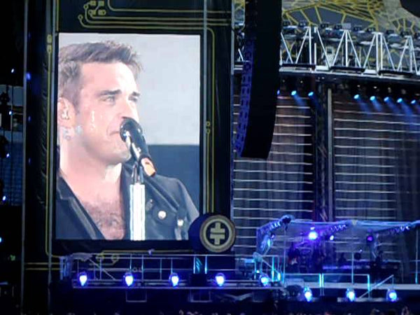 Progress Live 2011: Robbie Performs Angels At Manchester (3 June) only available on RobbieWilliams.com