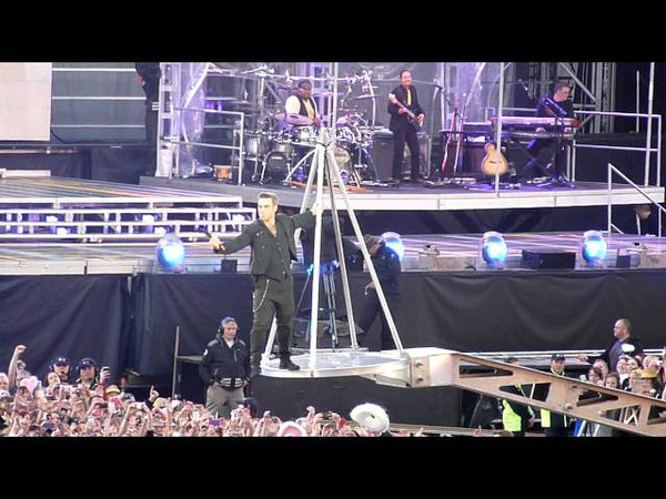 Progress Live 2011: Robbie Performs Feel At Glasgow (23 June) only available on RobbieWilliams.com
