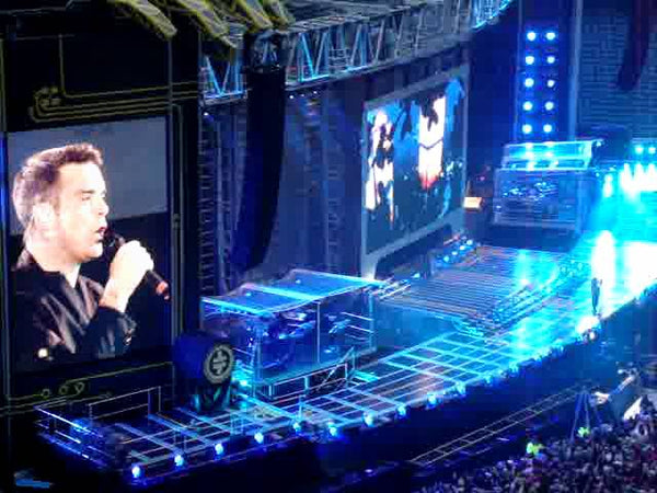 Progress Live 2011: Robbie Performs Angels At Manchester (8 June) only available on RobbieWilliams.com