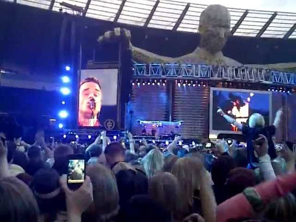 Progress Live 2011: Robbie Performs Angels At Manchester (10 June) only available on RobbieWilliams.com