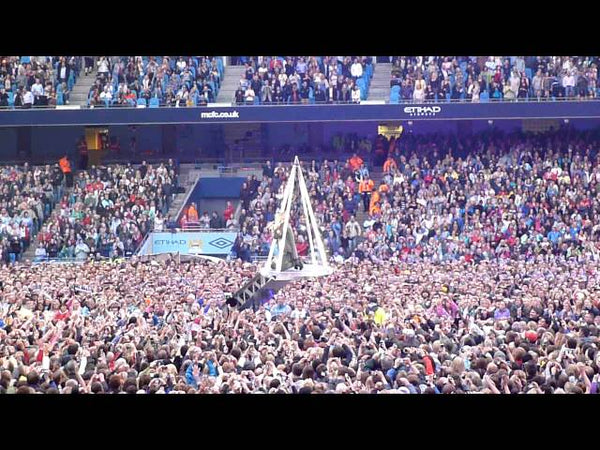 Progress Live 2011: Robbie Performs Feel At Manchester (12 June) only available on RobbieWilliams.com