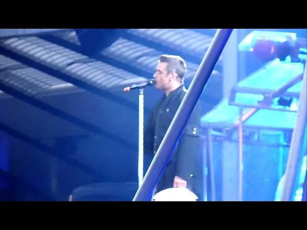 Progress Live 2011: Robbie Performs Come Undone At Glasgow (24 June) only available on RobbieWilliams.com