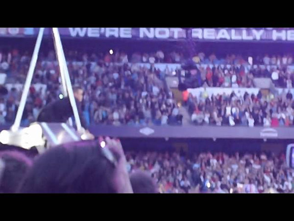 Progress Live 2011: Robbie Performs Feel At Manchester (11 June) only available on RobbieWilliams.com